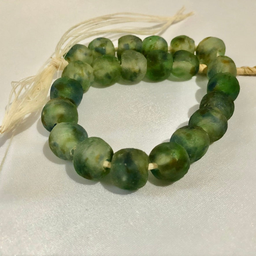 Light Green Swirl Recycled Glass Beads (14mm)