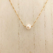 Load image into Gallery viewer, Simple Freshwater Pearl Necklace in Gold Fill
