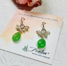 Load image into Gallery viewer, Green Chalcedony and Freshwater Pearl Earrings
