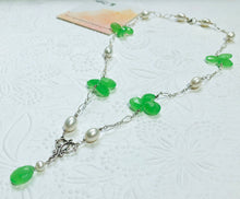 Load image into Gallery viewer, Green Chalcedony and Freshwater Pearl Necklace
