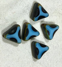 Load image into Gallery viewer, Czech Glass 12MM Triangle Blue/Black/Bronze
